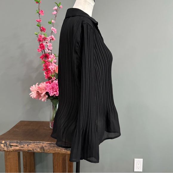 Investments Petites Button Down long Sleeve - Picture 2 of 9